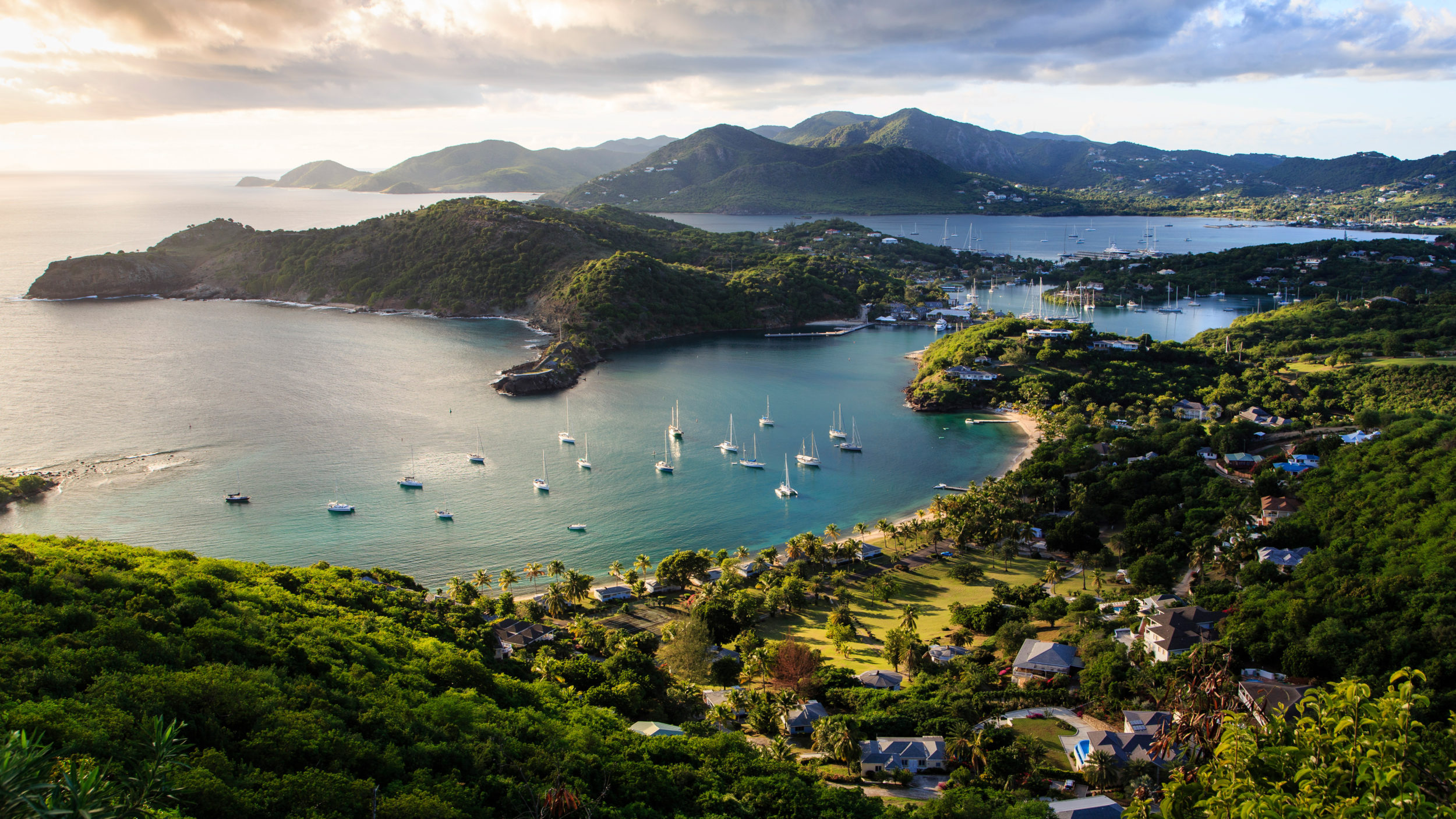 NHẬP TỊCH ANTIGUA & BARBUDA