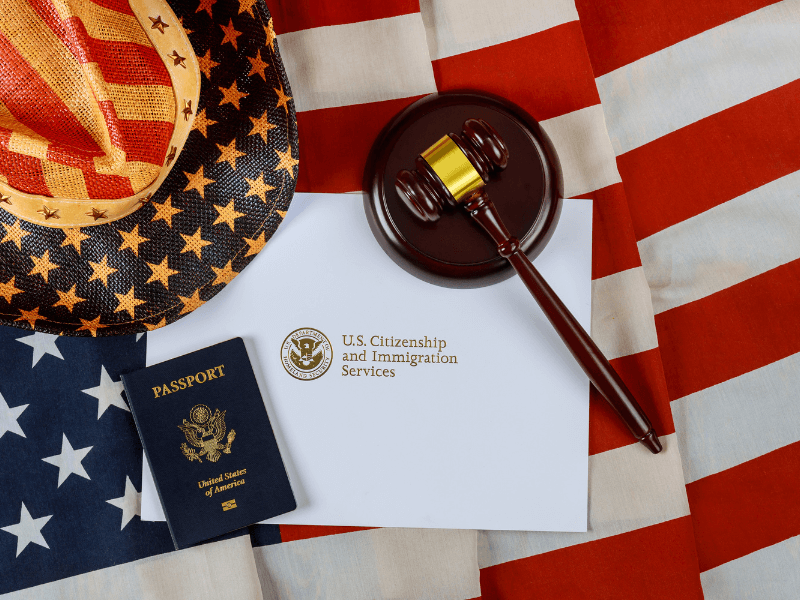 USCIS đã phát hành trực tiếp thông báo dự định chấm dứt (NOIT) cho nhiều Trung tâm vùng?