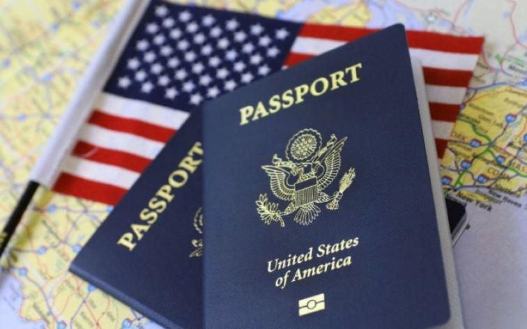 Phân biệt thẻ xanh và hộ chiếu quốc tịch Mỹ