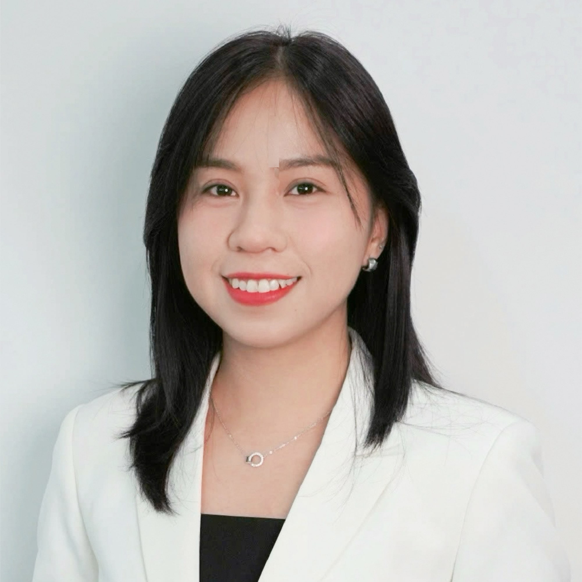 Ms. Hoàng Diễm