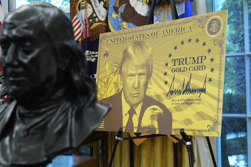Tổng thống Donald Trump giới thiệu chương trình “thẻ vàng” định cư 1 triệu USD