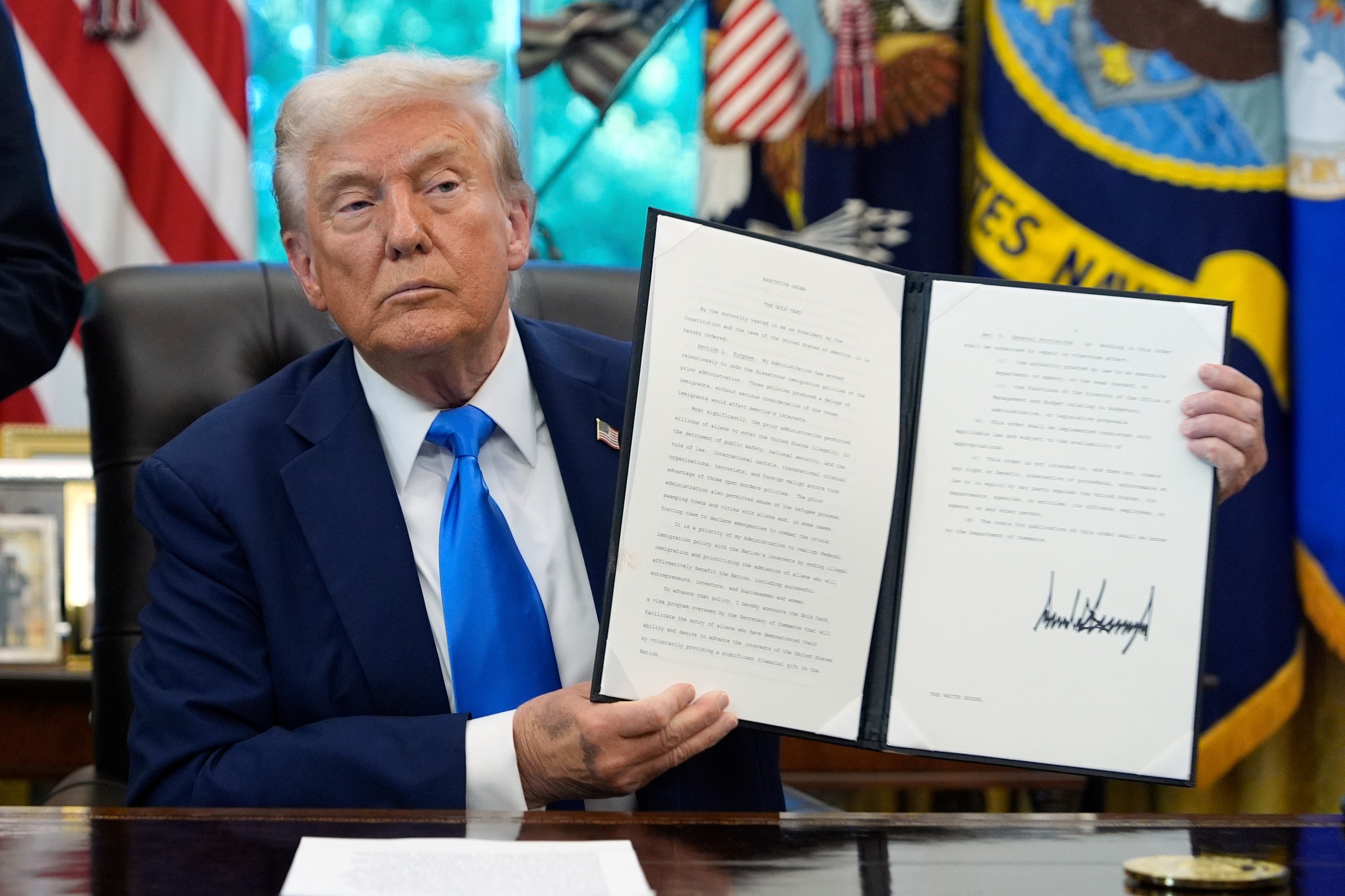 Chi tiết về chương trình "thẻ vàng Trump"