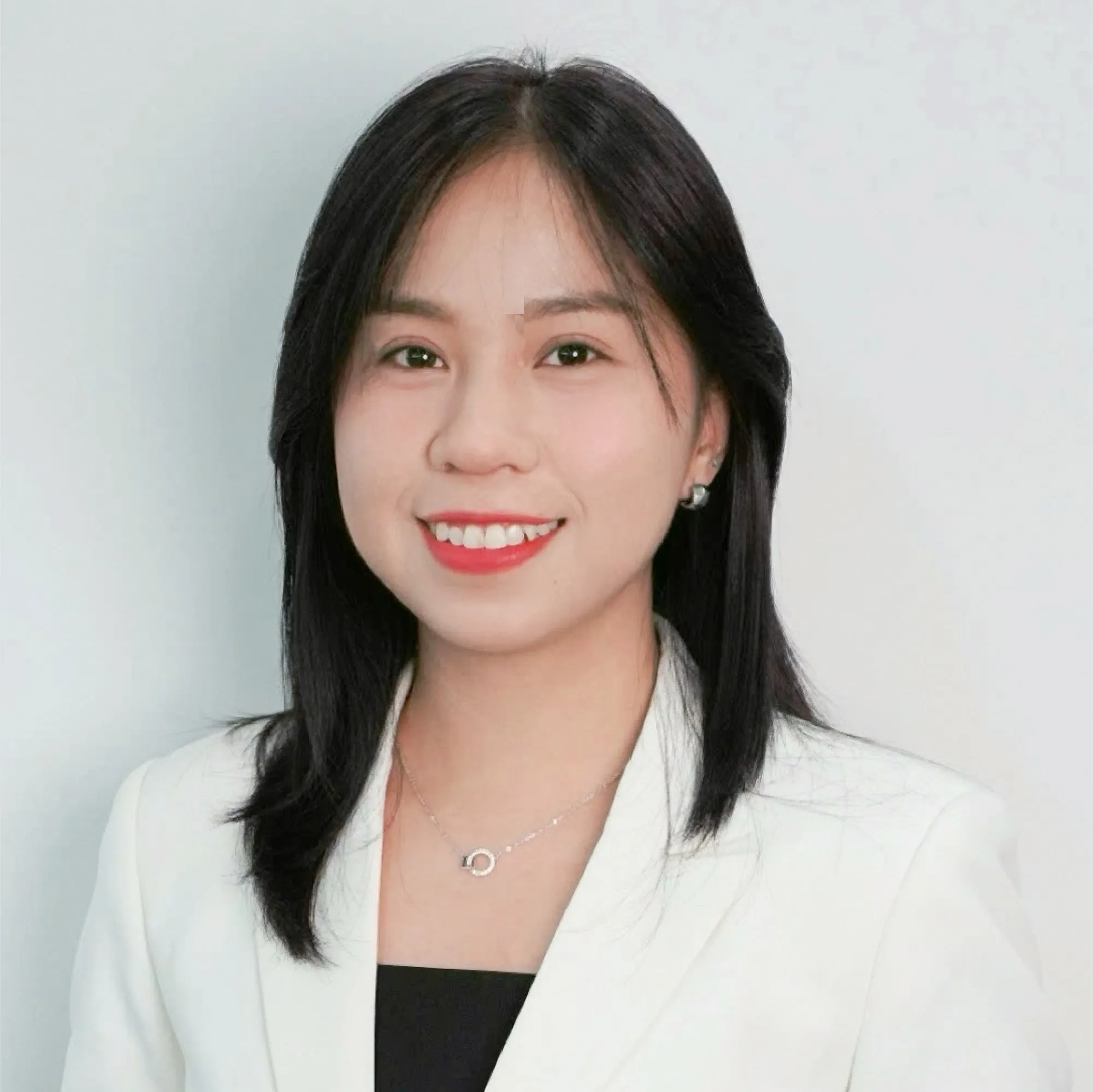 Ms. Hoàng Diễm