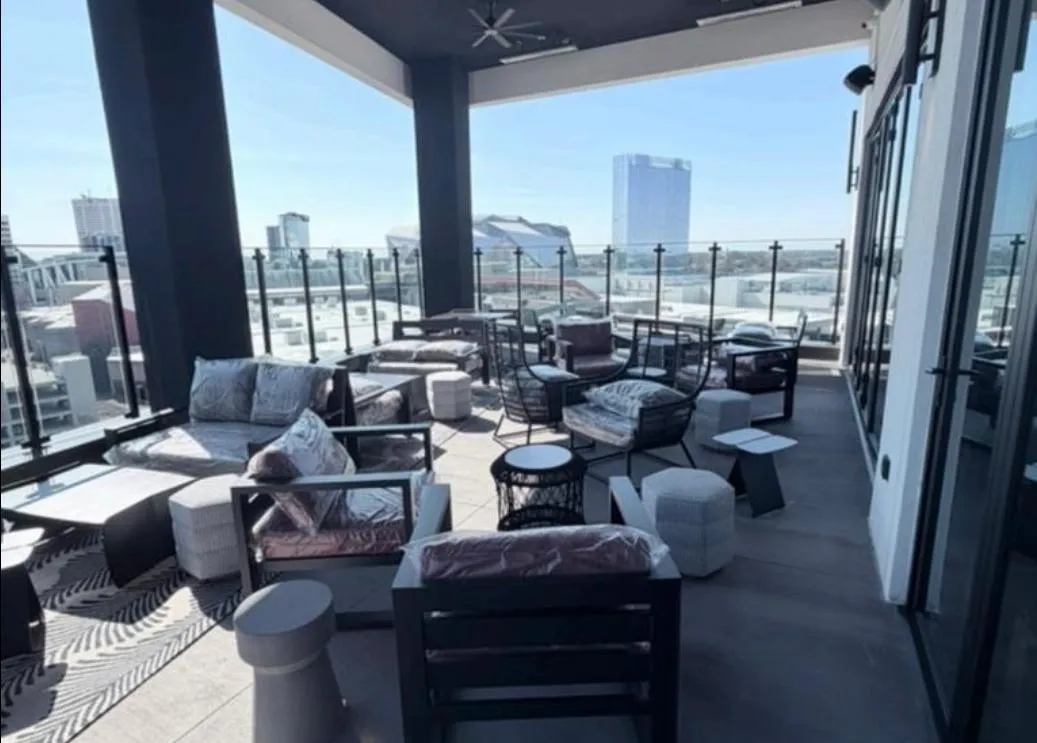 Khu lounge tầng thượng và khu trưng bày âm nhạc dự án Moxy Citizen Pathway