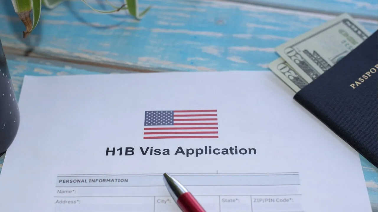 Vì sao mức phí này gây chấn động thị trường lao động Mỹ?