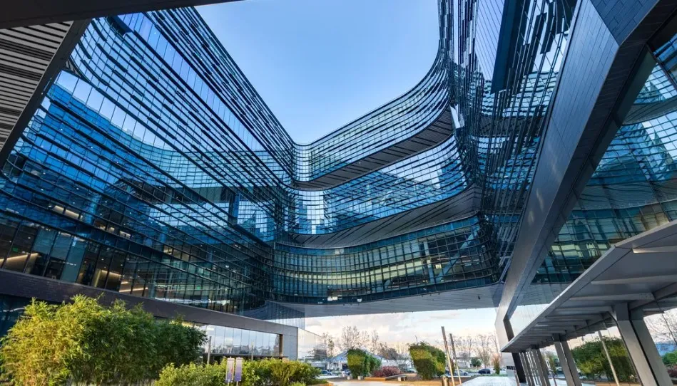 "Điểm nghẽn" di trú và nhu cầu cấp thiết về thẻ xanh