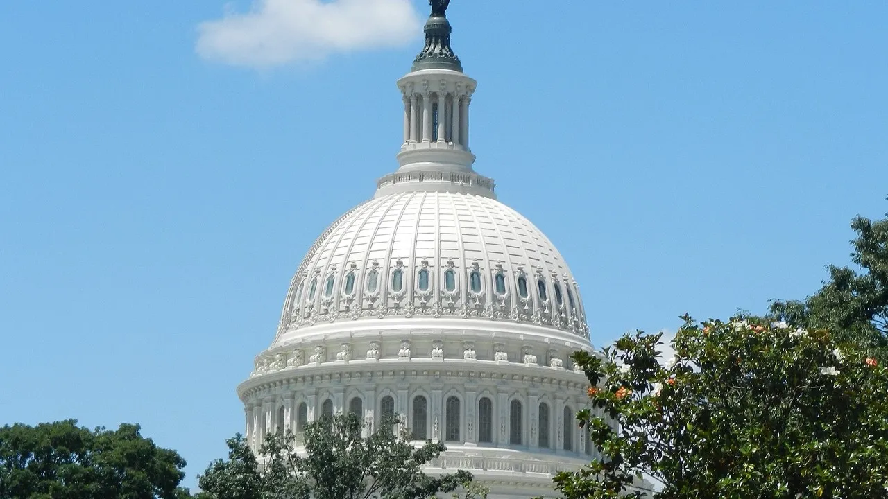 Tòa nhà Quốc hội Mỹ tại Washington, D.C., minh họa bối cảnh chính sách di trú
