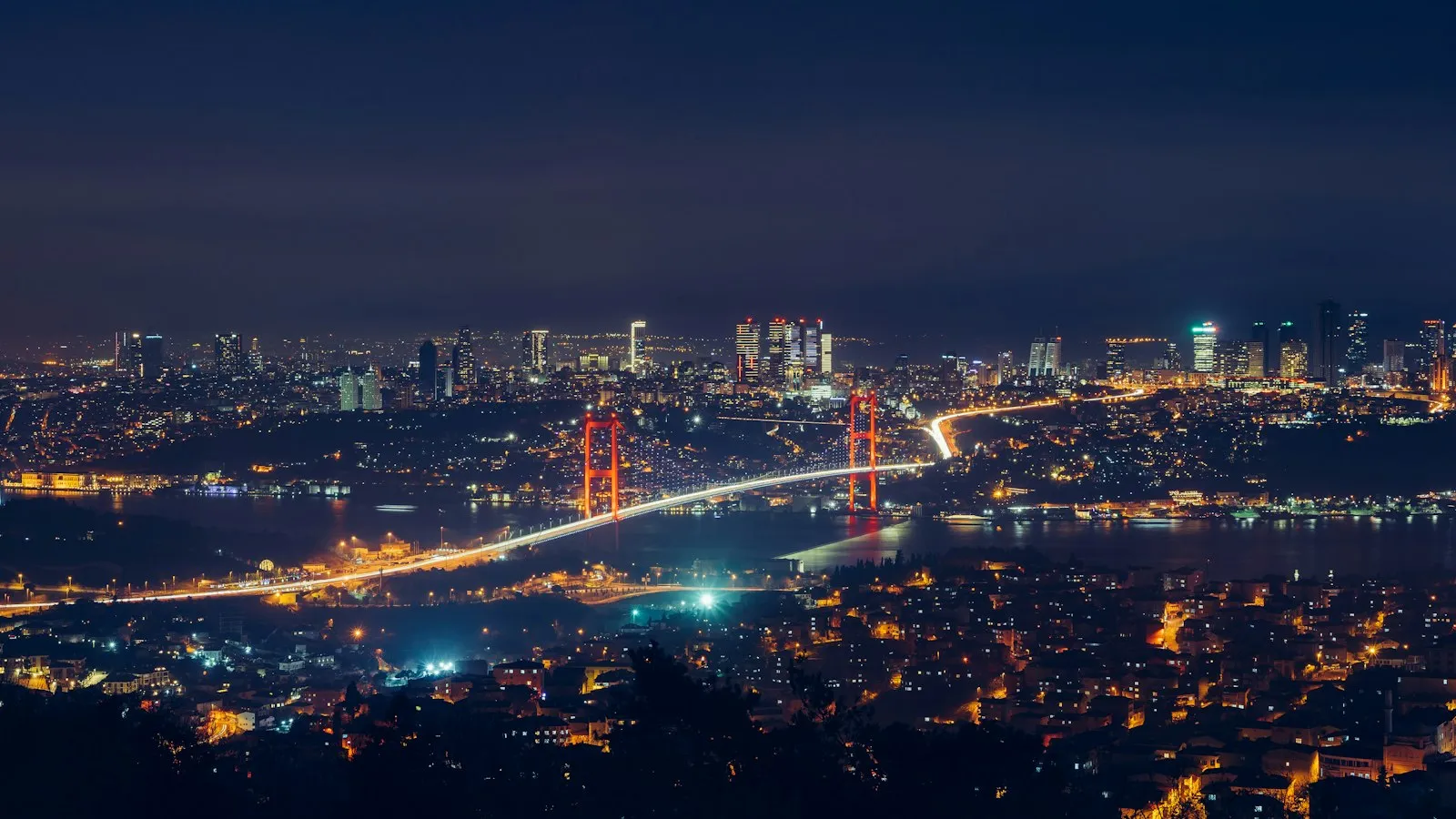 Toàn cảnh Istanbul về đêm nhìn từ trên cao